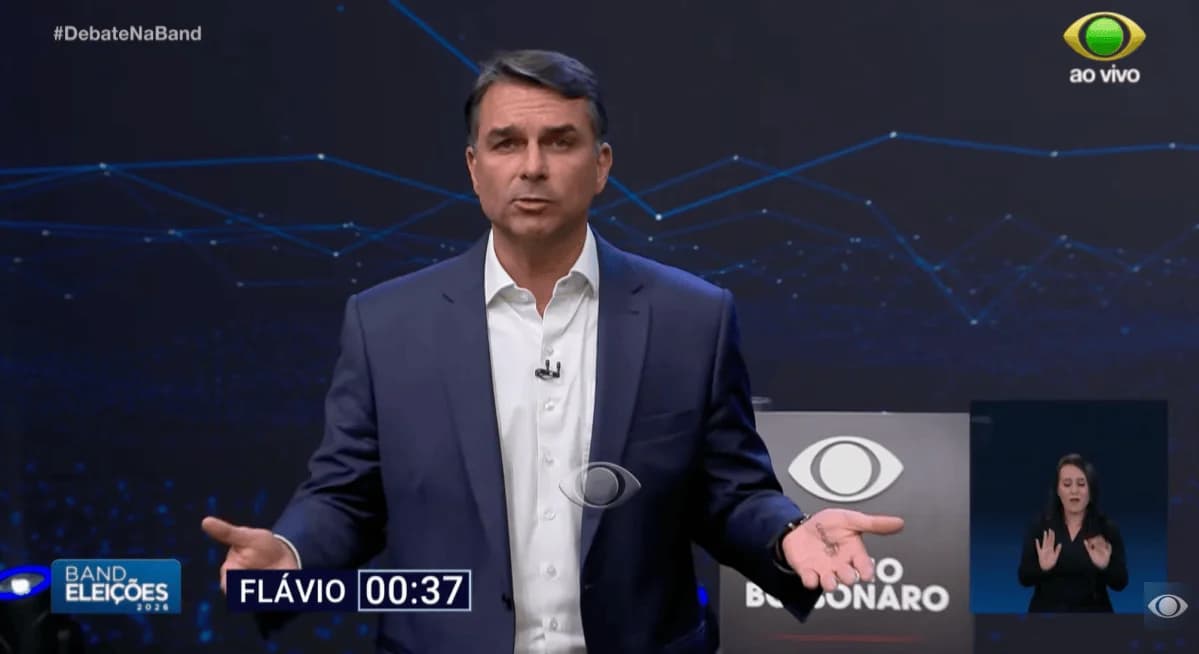 Agressividade de Flávio Bolsonaro assusta eleitores indecisos em debate