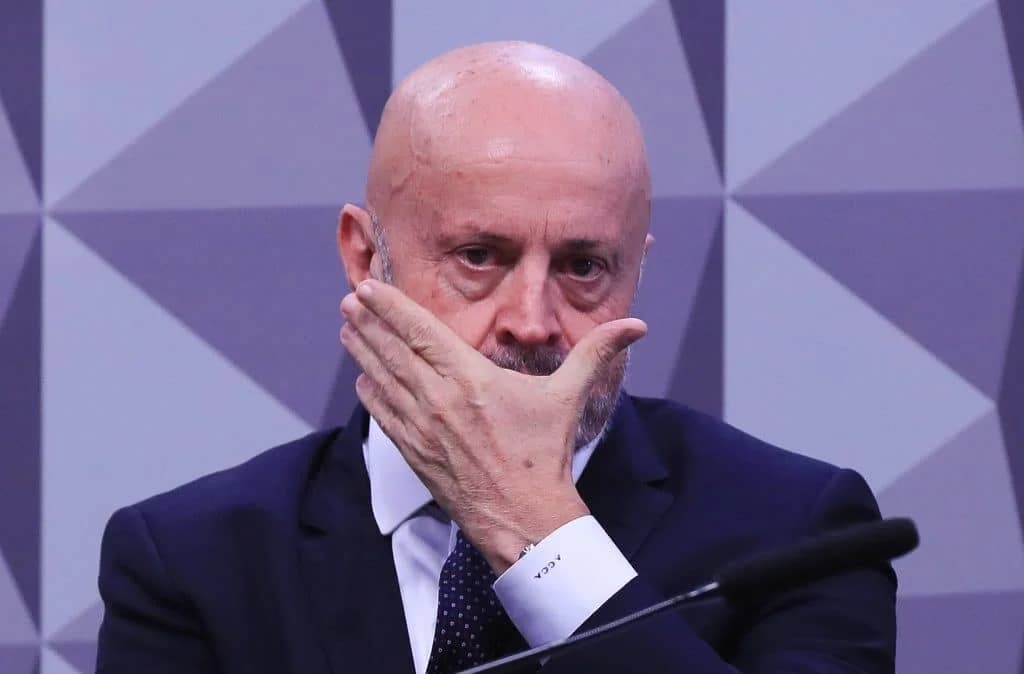 Empresa da família Bolsonaro divide endereço com operador de fraude bilionária no INSS