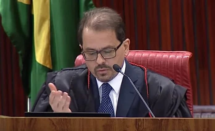 Ministro do TSE barra Nunes Marques e protege canal de apoiadores de Lula contra suspensão