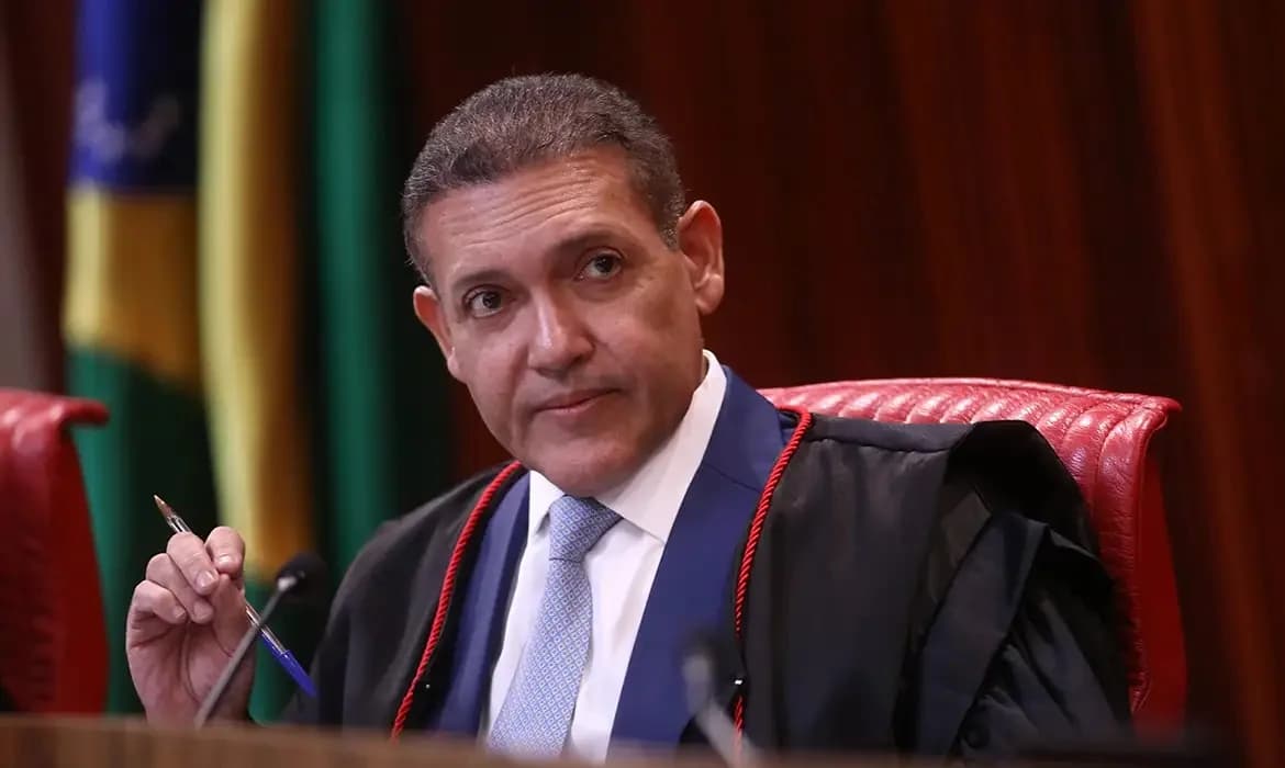 Alerta no Judiciário: Filho de Nunes Marques recebeu repasses ligados a banco antes de voto decisivo