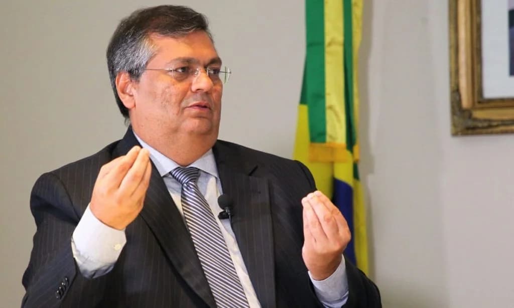 Dino repudia homem negro acorrentado em ato bolsonarista e cobra limites democráticos