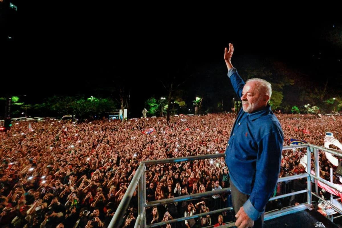 Lula é reeleito presidente e extrema direita bolsonarista é derrotada nas urnas