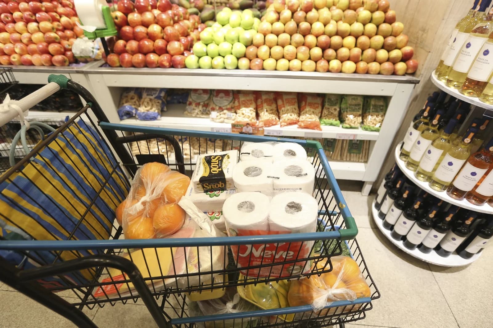 Fim das bets faz comida voltar ao prato e consumo de itens básicos dispara