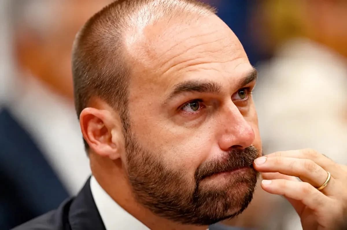 Rede de mentiras de Eduardo Bolsonaro acoberta fuga de Flávio para os Estados Unidos