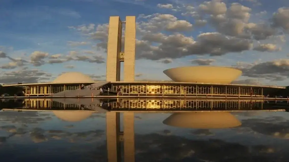 Alerta democrático: partidos reagem a tentativa de golpe de Flávio Bolsonaro e desmontam farsa