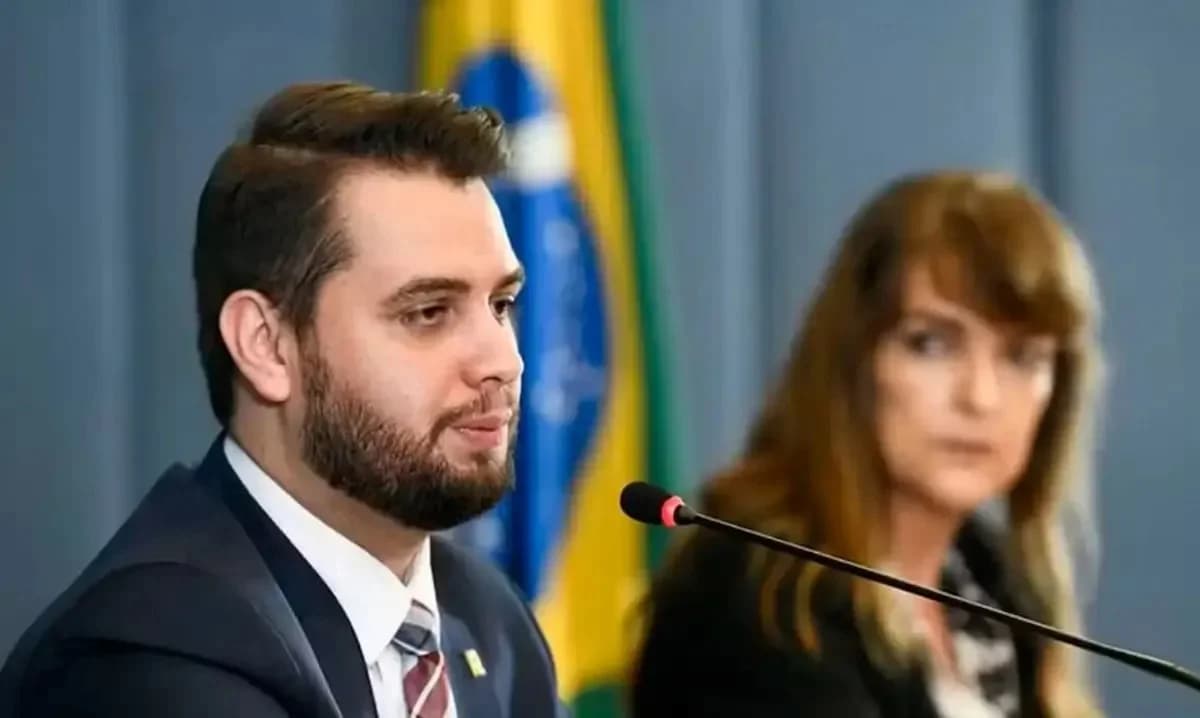 STF barra manobra e mantém na prisão homem de confiança de Bolsonaro